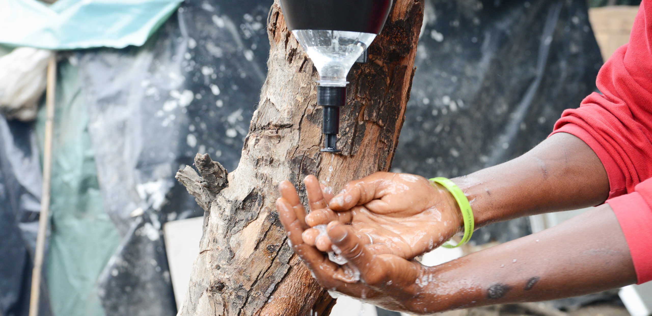 Handwashing is the first line of defence against the spread of coronavirus and COVID-19. Help us deliver handwashing units to vulnerable communities this Mandela Day.